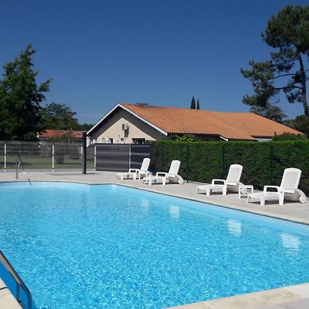 Hotel Restaurant Les Bruyeres Saint-Medard-en-Jalles Bagian luar foto