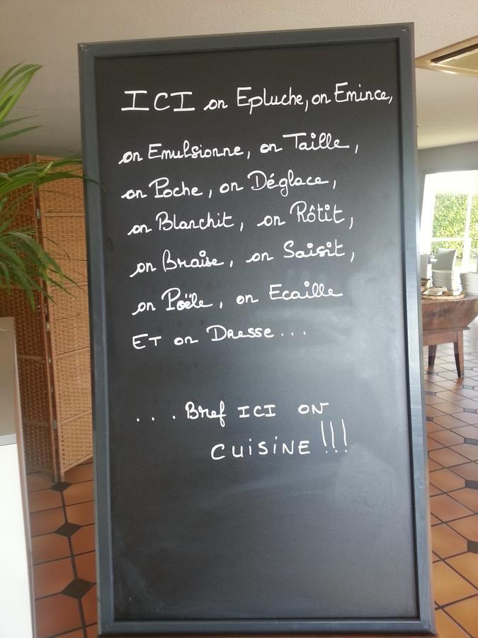 Hotel Restaurant Les Bruyeres Saint-Medard-en-Jalles Bagian luar foto