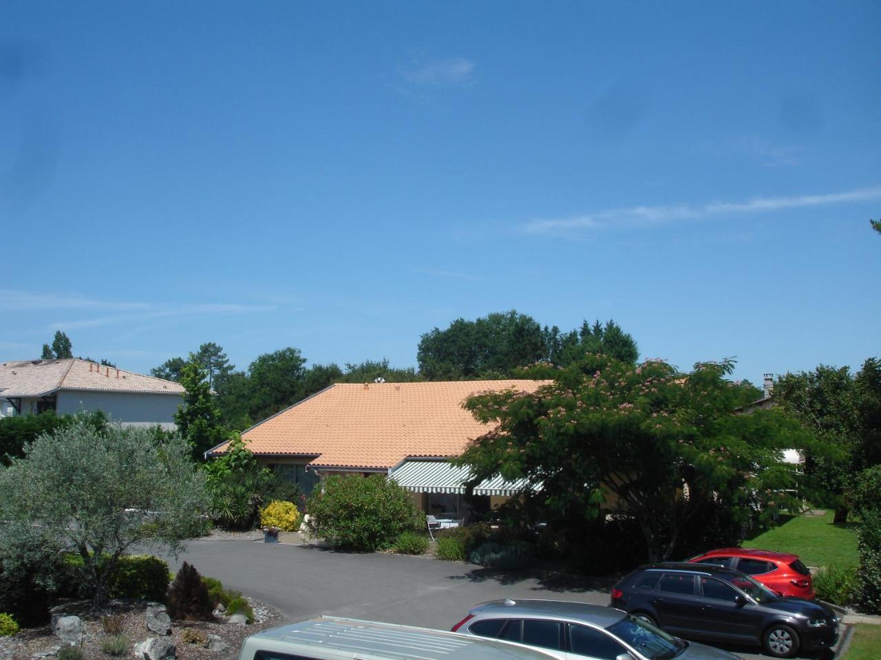 Hotel Restaurant Les Bruyeres Saint-Medard-en-Jalles Bagian luar foto