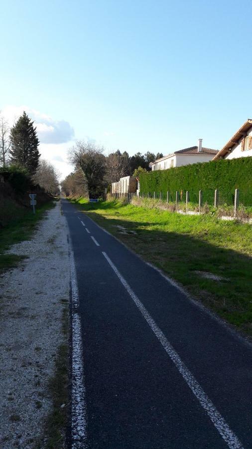 Hotel Restaurant Les Bruyeres Saint-Medard-en-Jalles Bagian luar foto