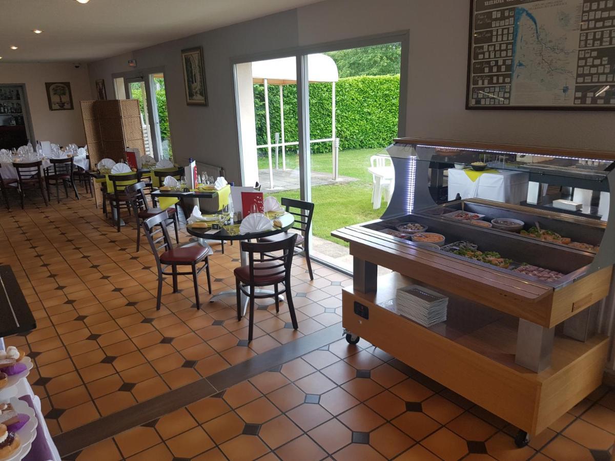 Hotel Restaurant Les Bruyeres Saint-Medard-en-Jalles Bagian luar foto