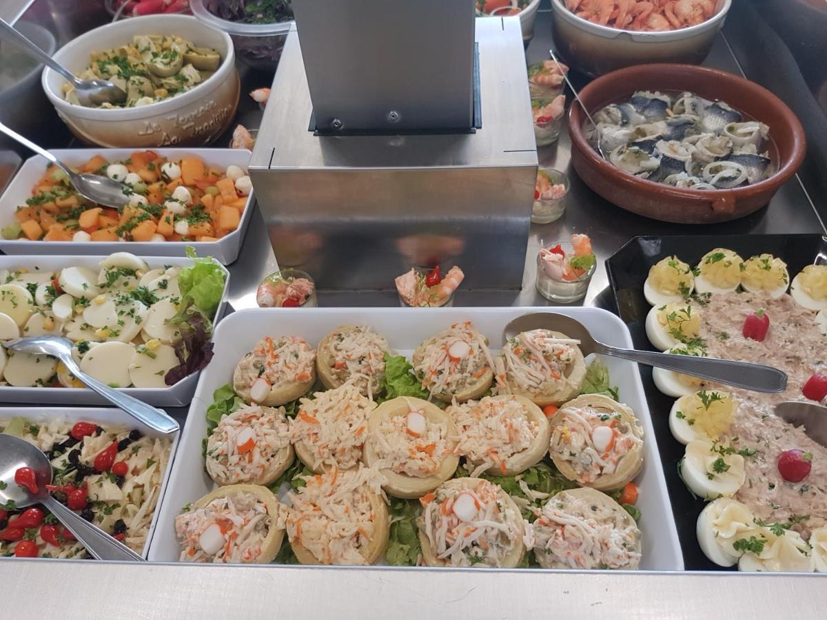 Hotel Restaurant Les Bruyeres Saint-Medard-en-Jalles Bagian luar foto