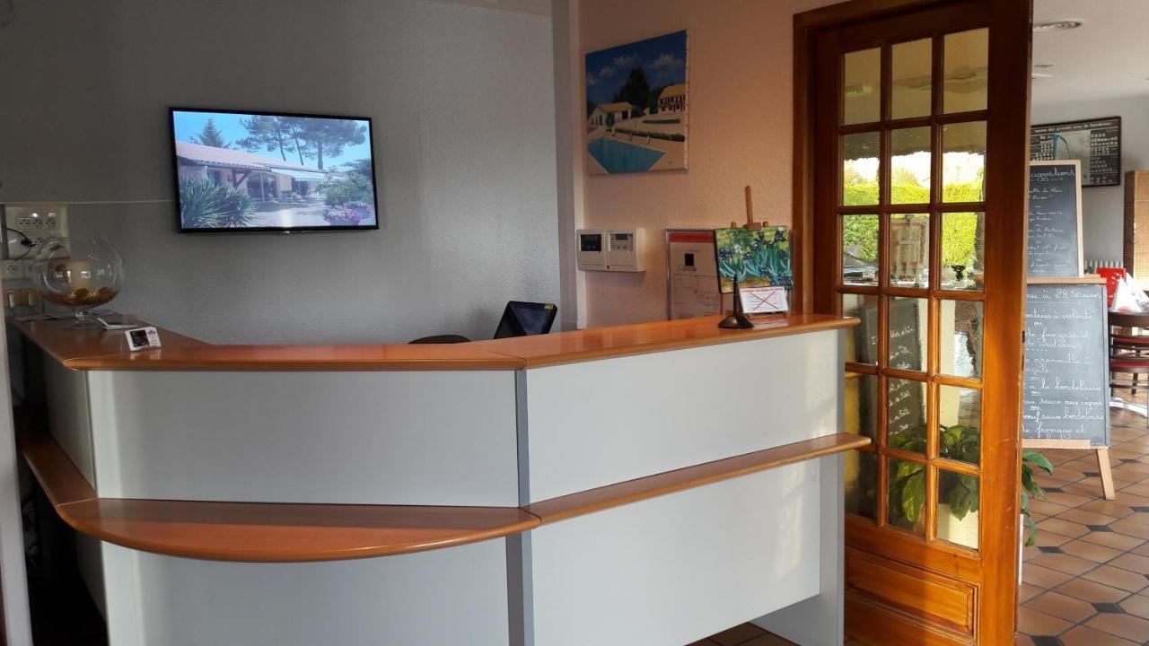 Hotel Restaurant Les Bruyeres Saint-Medard-en-Jalles Bagian luar foto